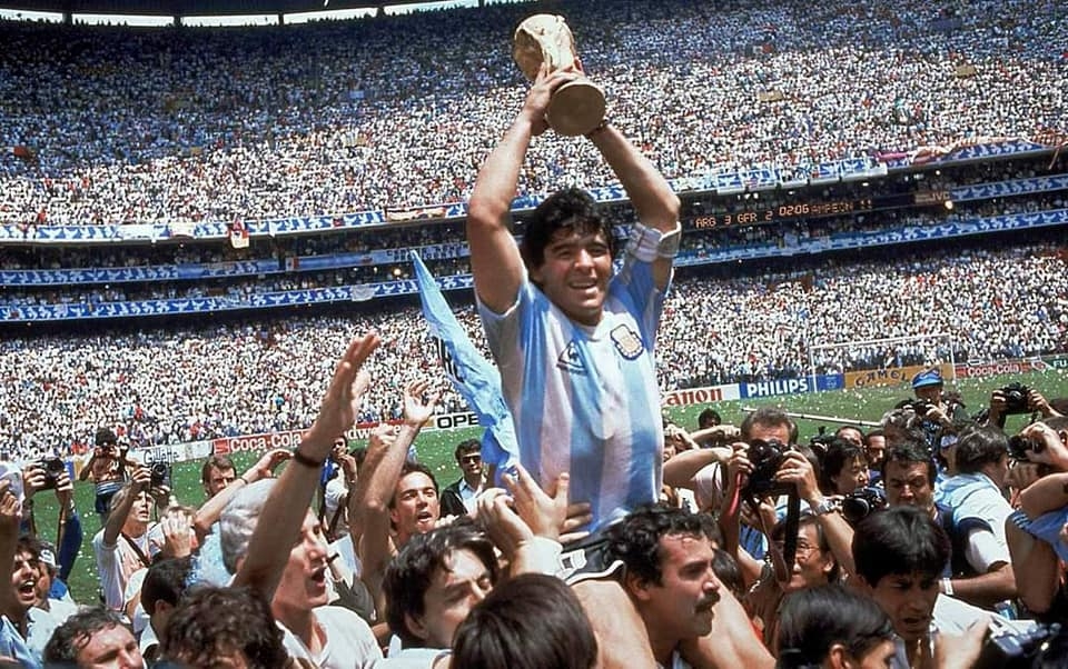 Huyền thoại bóng đá Maradona qua đời ở tuổi 60