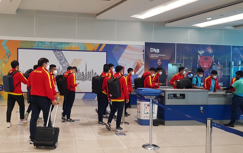 U23 Việt Nam về đến Hà Nội, thầy Park và 8 học trò lên tuyển