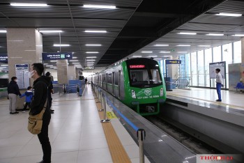 nguoi dan van gap kho khi di tau dien cat linh ha dong