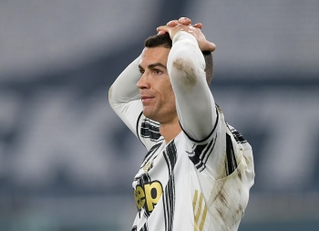 ronaldo hoa toi do juventus bi atalanta cam hoa