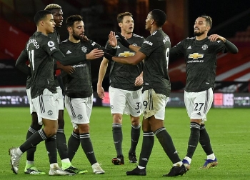 ket qua bang xep hang ngoai hang anh nha ngay 1812 mu vuot chelsea ap sat top dan dau