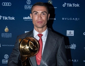 Ronaldo bất ngờ nhường giải Cầu thủ hay nhất năm cho Lewandowski