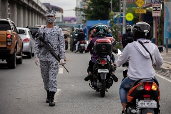 bien the covid 19 bung phat nhieu nuoc dong cua truoc them nam moi 2021