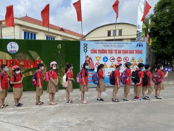 gan 87 trieu hoc sinh tieu hoc tham gia hoi giao luu an toan giao thong cho nu cuoi tre tho