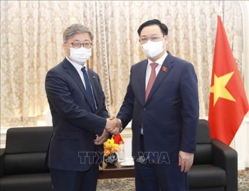 Chủ tịch Quốc hội kêu gọi các doanh nghiệp Hàn Quốc đầu tư vào Việt Nam