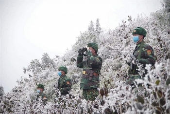 bien gioi nhieu tinh phu trang bang tuyet khong khac gi mua dong o chau au