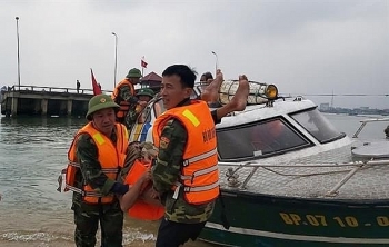 Quảng Bình: Cứu nạn thành công 3 ngư dân gặp nạn trên biển