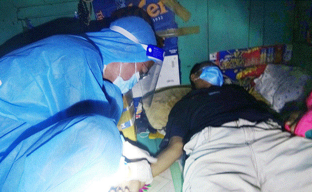 cap cuu ngu dan bi xuat huyet tieu hoa non ra mau