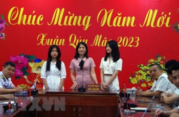 bo tu lenh vung 2 hai quan chuc tet cac don vi truc tren bien