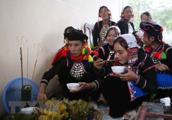 doc dao phong tuc an tet cua dan toc si la o lai chau