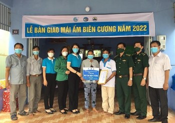 an giang ban giao nha mai am bien cuong cho hoi vien phu nu ngheo noi bien gioi