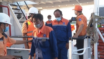 Vũng Tàu: Cứu nạn thành công 6 thuyền viên bị chìm trên biển