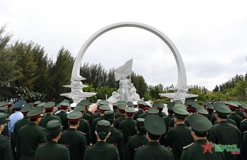 dang huong tuong niem cac chien si gac ma