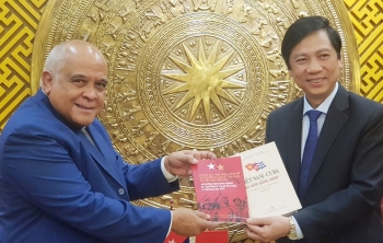 bieu tuong tinh doan ket anh em het muc thuy chung viet nam cuba