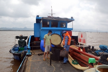 tam giu 25000 lit dau do khong ro nguon goc tren vung bien hai phong