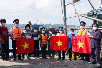 Chương trình “Cảnh sát biển đồng hành với ngư dân” trên huyện đảo Bạch Long Vĩ