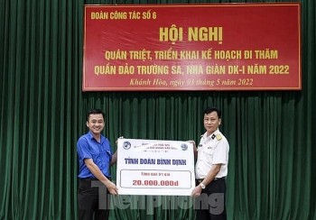 phat dong chuong trinh tang xuong cq cho truong sa