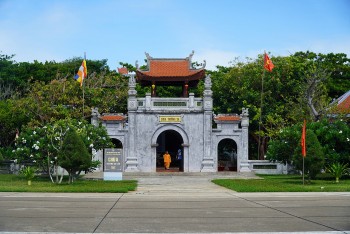 nhung ngoi chua o truong sa giup moi nguoi vung niem tin giu bien dao cua to quoc