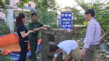 trao sinh ke cho phu nu ngheo vung bien