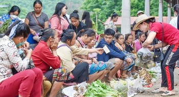 cho vung bien na meo nam xoi nhon nhip trong ngay dau hop lai