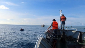 hai doan 129 hai quan ho tro sua chua tau ca o truong sa