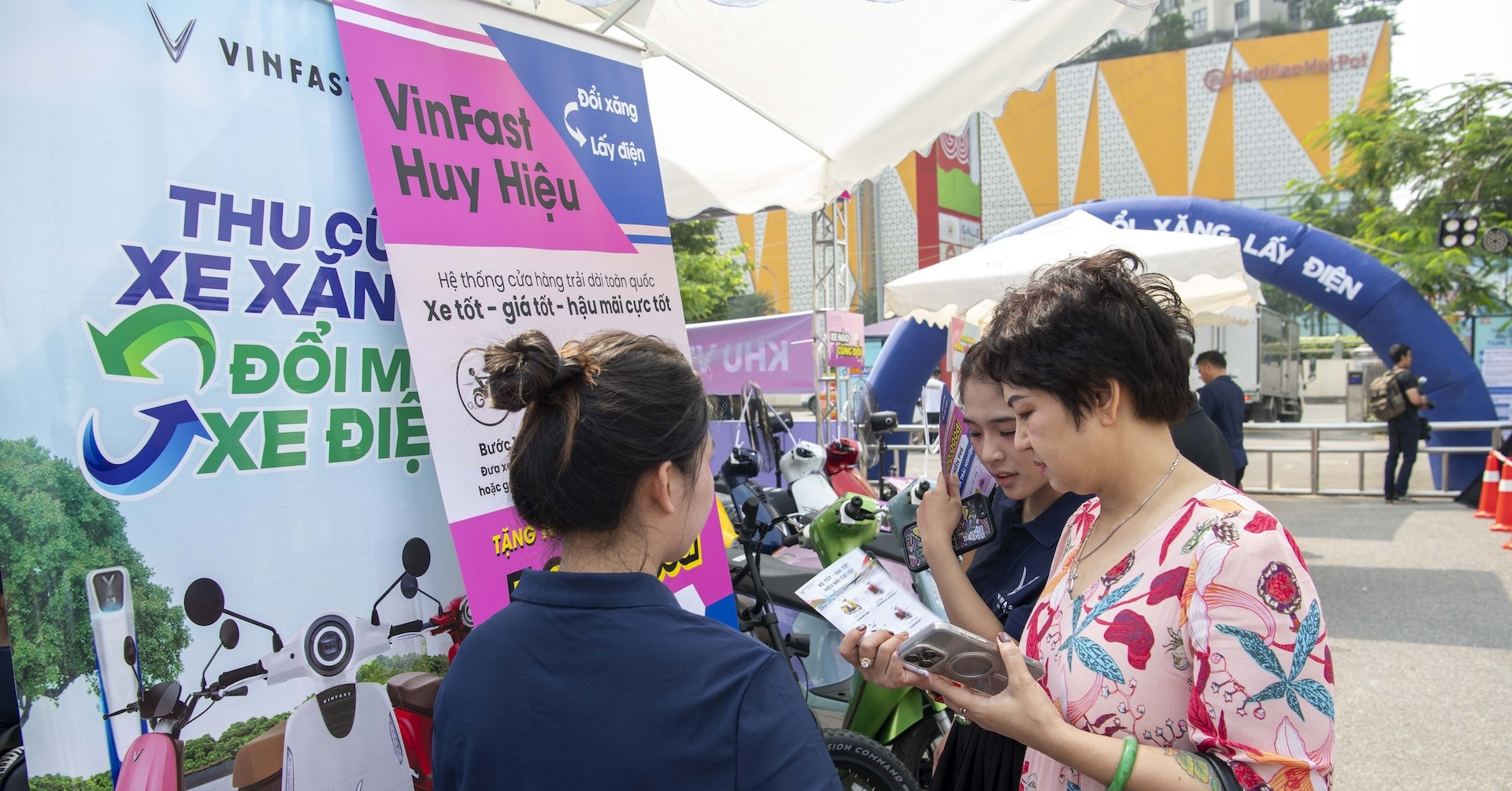 VinFast "được lợi" thế nào từ chính sách chuyển đổi xanh của Hà Nội?