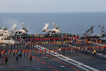 Trung Quốc ráo riết tuyển phi công tàu sân bay