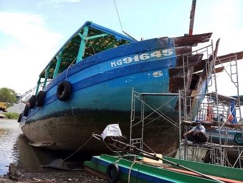 Kiên Giang: Bắt được tàu cá đâm nghiêng trụ điện trên biển