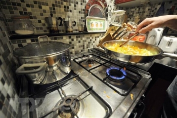 nguoi dan chau au doi mat mua dong kho khan do thieu khi dot