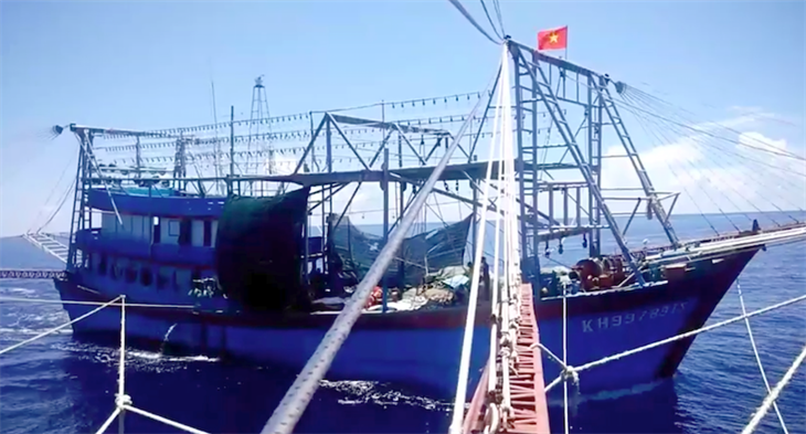 Những con tàu “truyền miệng” giữa Biển Đông