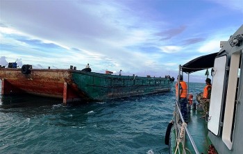 Cứu nạn thành công ba thuyền viên bị nạn trên vùng biển Bến Tre