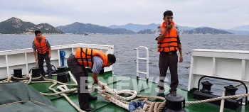 Tàu cá Bình Định gặp nạn: 11 thuyền viên vào bờ an toàn, 2 tàu vẫn mất liên lạc