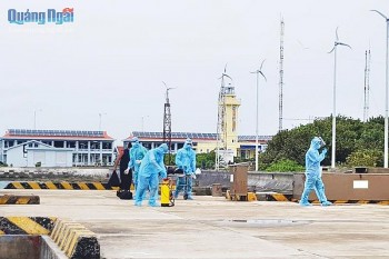 cap cuu ngu dan quang ngai gap nan tren quan dao truong sa