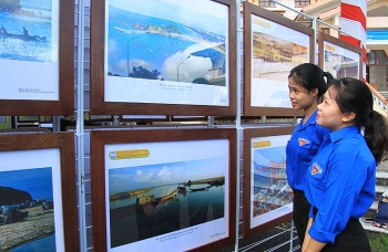 lam dong trien lam ban do tu lieu hoang sa truong sa cua viet nam