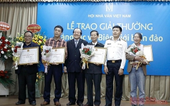 vinh danh cac tac gia doat giai thuong sang tac ve bien gioi bien dao