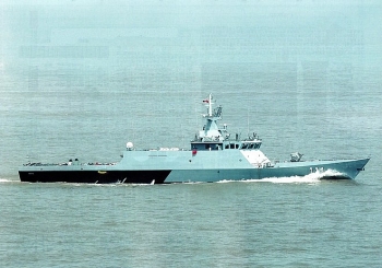 Tàu hải quân Malaysia đối đầu tàu hải cảnh Trung Quốc ở Biển Đông