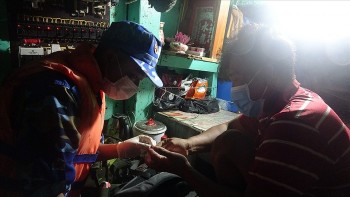 cuu ho thanh cong mot ngu dan bi tai nan luc dang danh bat tren bien