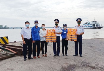 tuyen tuyen phap luat va tang ao phao cho ngu dan