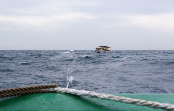 vung 5 hai quan kip thoi cuu nan tau khach phuong nam bi troi dat tren bien