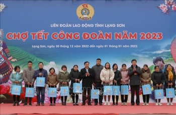 cho tet cong doan mang tet den nhieu gia dinh kho khan