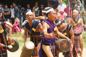 vang tieng trong kthu