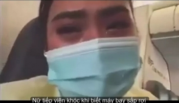 video nu tiep vien indonesia khoc truoc khi may bay roi xuong bien
