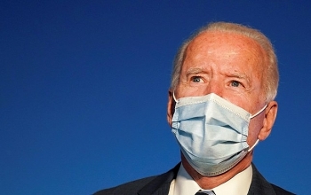 ong joe biden de nghi hoan buoi tranh luan thu hai neu tong thong trump van chua khoi benh