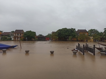 Mưa lũ tại miền Trung khiến 37 xã bị ngập lụt, 10.994 người phải sơ tán