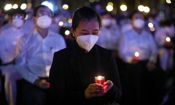 nguoi dan ca nuoc cung tuong niem dong bao tu vong va can bo chien si hy sinh trong dai dich covid 19