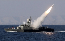 Căng thẳng leo thang, Iran dọa phong tỏa eo biển Hormuz