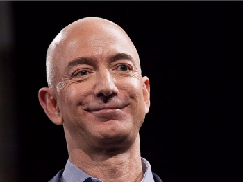 jeff bezos giau nhat the gioi nho covid 19 voi hon 200 ty usd bo xa bill gates