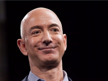 Jeff Bezos giàu nhất thế giới nhờ Covid-19 với hơn 200 tỷ USD, bỏ xa Bill Gates