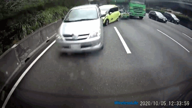 camera giao thong nguoi dan ong danh vong lang lach tren cao toc