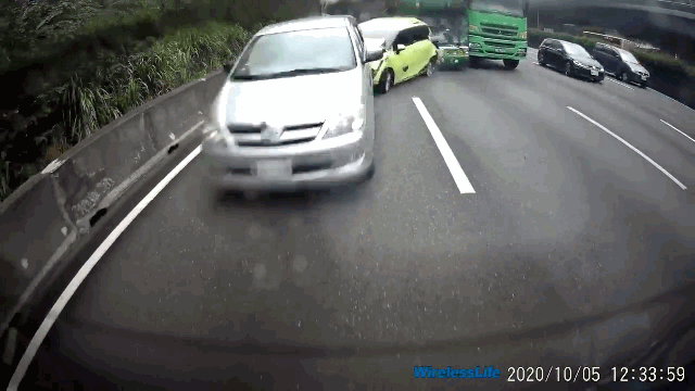 Camera giao thông: Người đàn ông đánh võng, lạng lách trên cao tốc